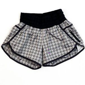Lululemon Mid Rise Athletic Shorts Size 6